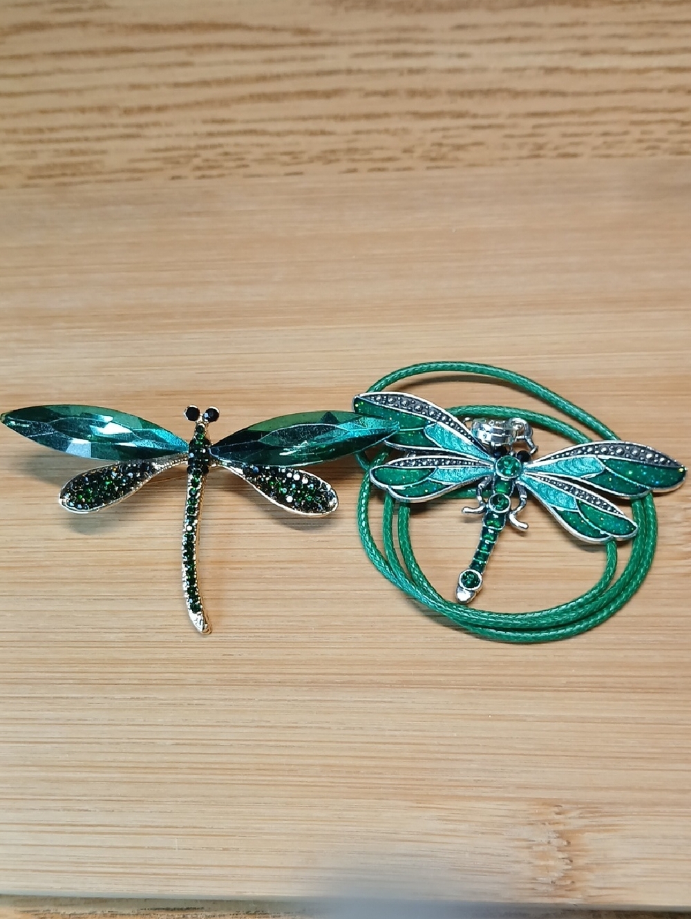NWOT 2PC Green Dragonfly Set Shimmery Green Pin & Two-Tone Forest Green Necklace